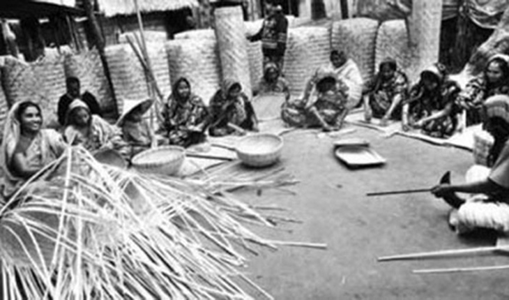 বাঁশ ও বেতের কুটির শিল্পের কারিগররা এখন