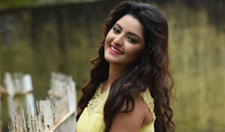 নির্বাচন করবেন পরীমণি