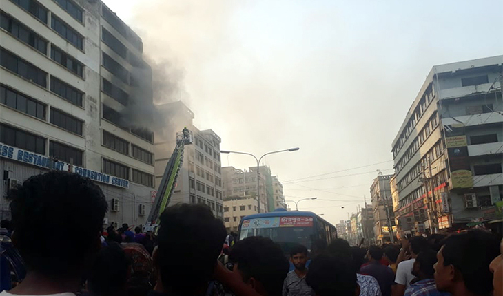 মিরপুর কাফরুলে বহুতল ভবনে আগুন