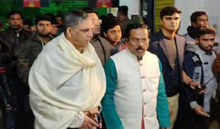 নুরকে দেখতে হাসপাতালে নানক ও বাহাউদ্দিন