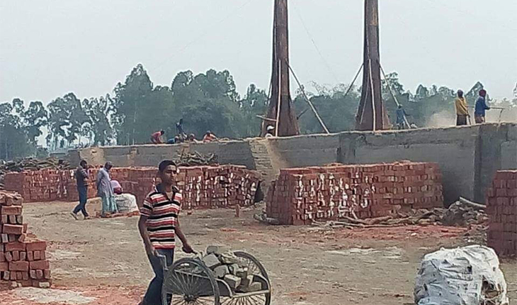 পঞ্চগড়ে অবৈধ ইটভাটায় নষ্ট হচ্ছে ফসল,পরিব