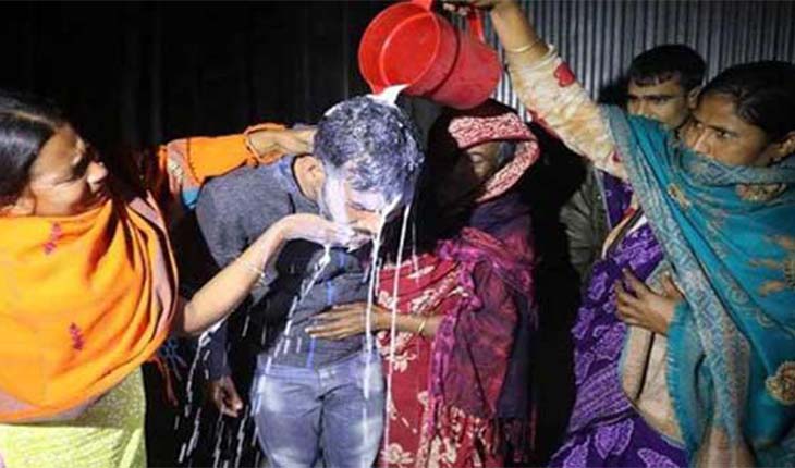 জাহালমকে দুধ দিয়ে গোসল করিয়ে ঘরে তুললেন
