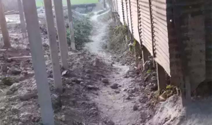 জনসাধারনের চলাচলের রাস্তায় ব্যক্তিগত বসত