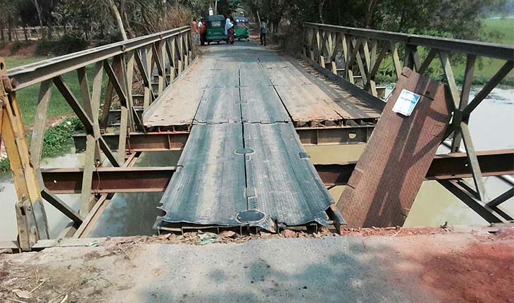 সখীপুর-ভালুকা সড়কের বেইলি ব্রিজ ভেঙ্গে য