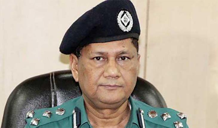 ঝুঁকি নিয়ে রাস্তা পার হলে পথচারী আটক 