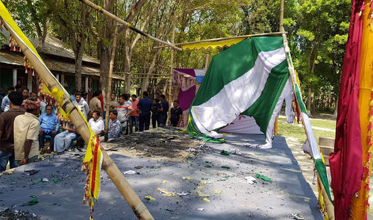 দুর্বৃত্তের দেওয়া আগুনে পুড়ল নৌকার জনসভা