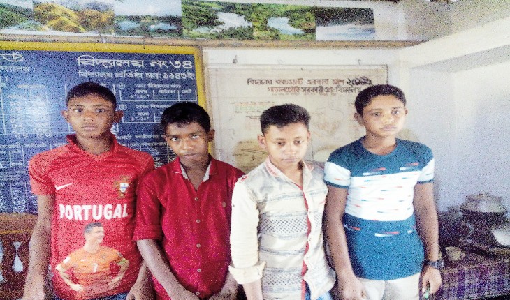 মিঠাপুকুরে চারজন ভূয়া পরীক্ষার্থী আটক পর