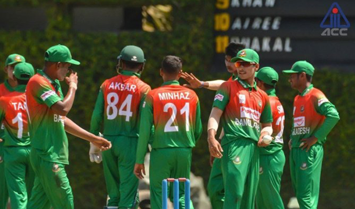 ৪ উইকেট হারিয়ে চাপে টাইগার যুবরা  ৪ উইকেট হারিয়ে চাপে টাইগার যুবরা