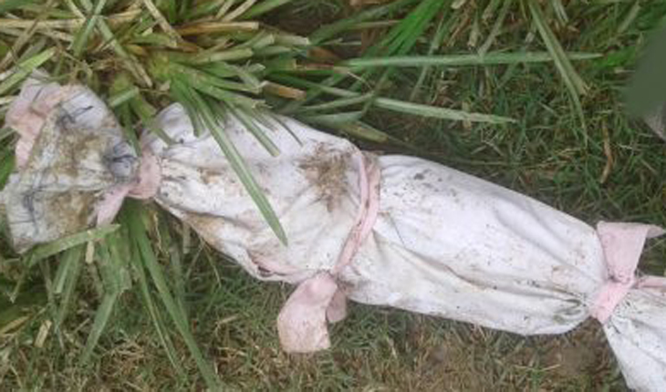 ভোলায় কাফনের কাপড়ে মোড়ানো অজ্ঞাত মহিলার