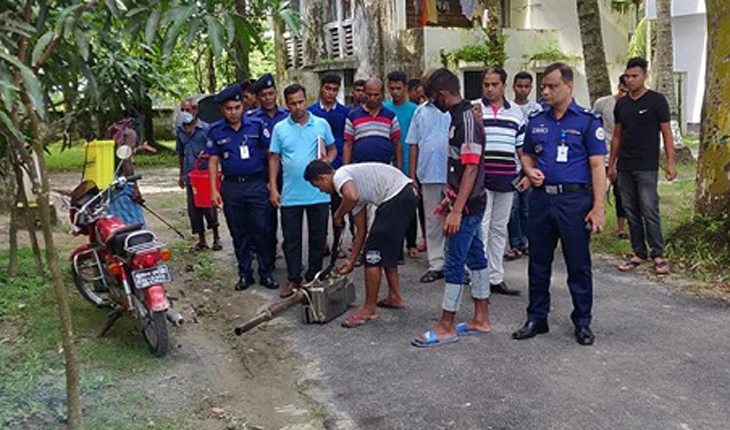 ভোলায় পুলিশ সুপারের নেতৃত্বে ডেঙ্গু প্রত