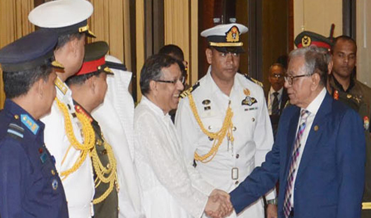 দেশে ফিরেছেন রাষ্ট্রপতি দেশে ফিরেছেন রাষ্ট্রপতি