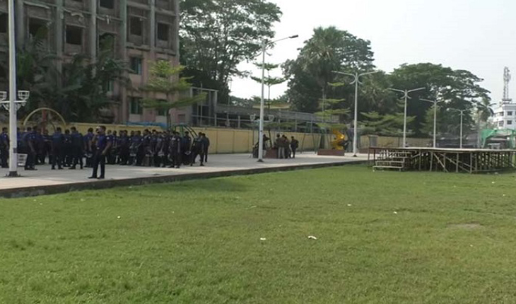 ভোলায় থমথমে অবস্থা,৪ মুসুল্লির দাফন রাতেই সম্পন্ন ভোলায় থমথমে অবস্থা,৪ মুসুল্লির দাফন রাতে