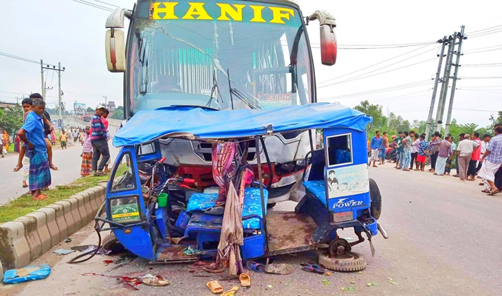 মির্জাপুরে বাসের ধাক্কায় ইজিবাইক চালক নি