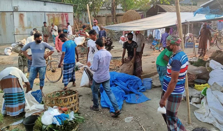 জনসমাগম রুখতে হাট ইজারাদারকে জরিমানা