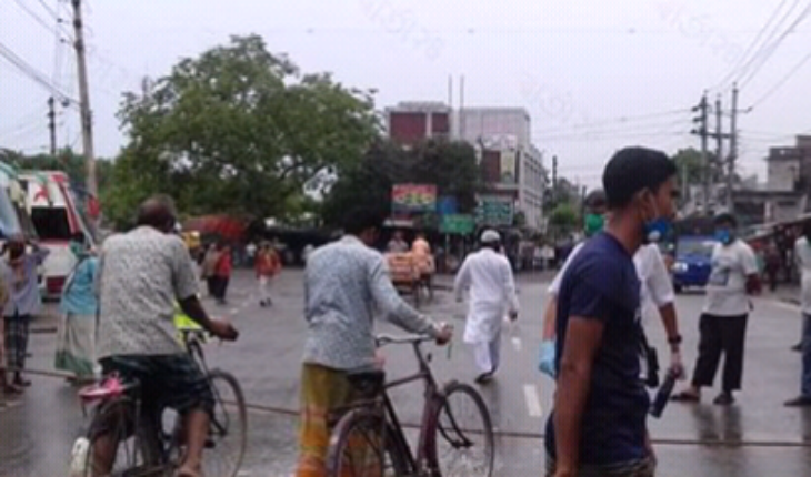 ভূঞাপুরে বিভিন্ন দাবিতে বাস শ্রমিকদের সড়
