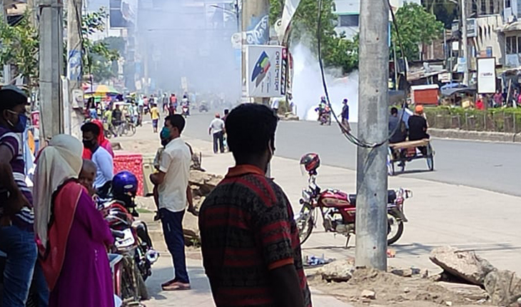 বেনাপোলে লকডাউন মানছে না কেউ; উৎসব মুখর