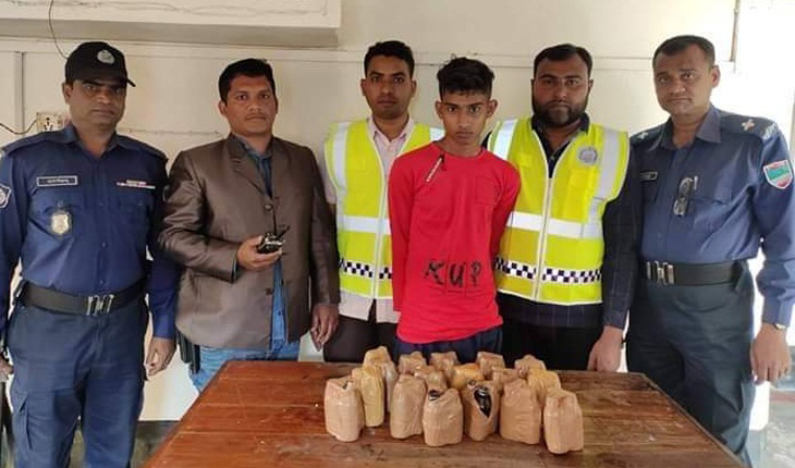 বেনাপোলে ফেন্সিডিলসহ গ্রেফতার-১