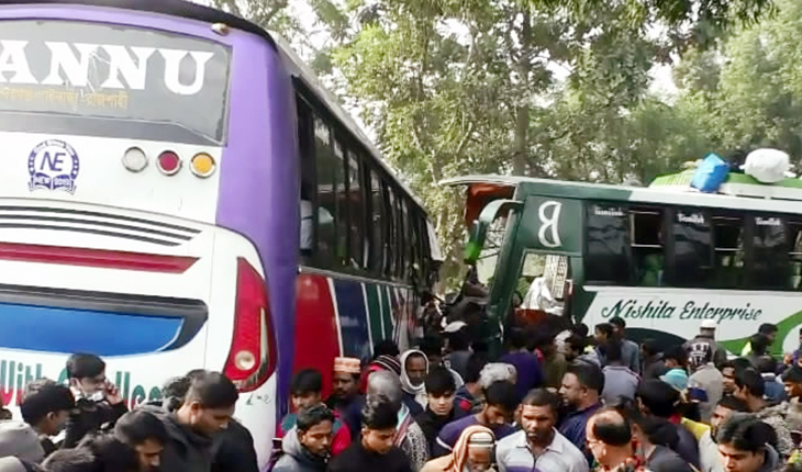 নাটোরে দুই বাসের মুখোমুখি সংঘর্ষে নিহত এক, আহত ১৫ নাটোরে দুই বাসের মুখোমুখি সংঘর্ষে নিহত এ