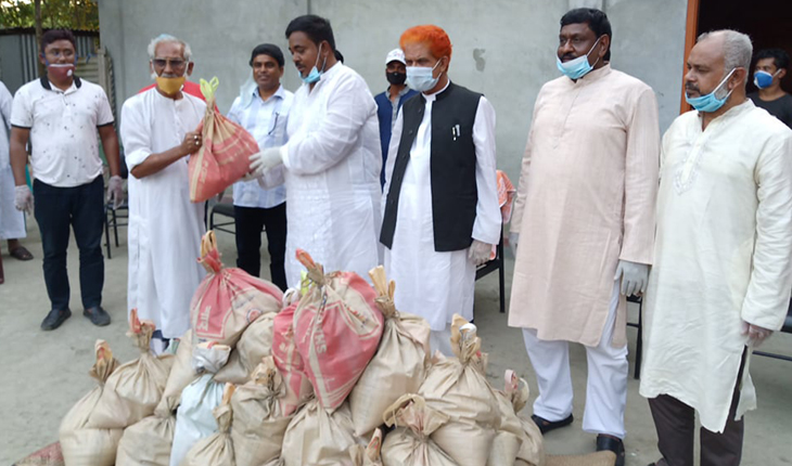 টাঙ্গাইলে কর্মহীন দরিদ্র মানুষের মাঝে খাদ্য বিতরণ কর্মসুচী শুরু (ভিডিও) টাঙ্গাইলে কর্মহীন দরিদ্র মানুষের মাঝে খা