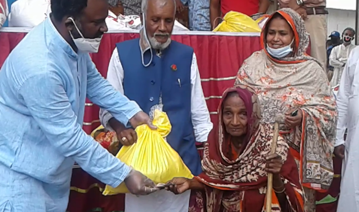 ভূঞাপুরে ৬শ কর্মহীন পরিবারের মাঝে খাদ্য