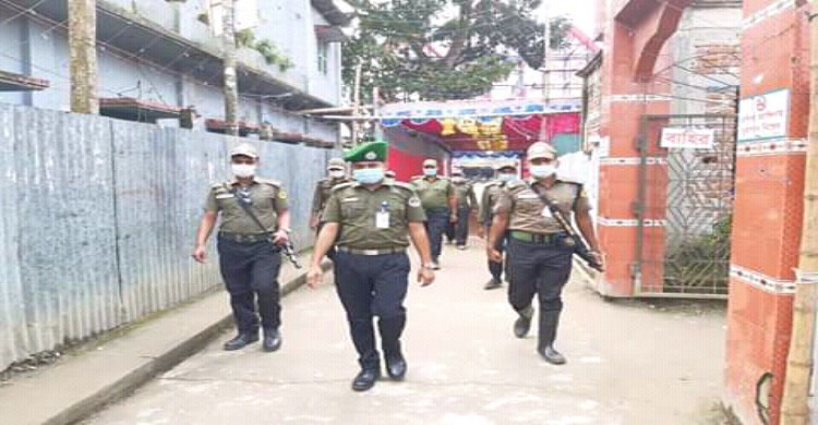 কালিহাতীতে দূর্গাপূজার বিজয়া দশমীতেও আনসার সদস্যের ভ্রাম্যমাণ টহল অব্যাহত কালিহাতীতে দূর্গাপূজার বিজয়া দশমীতেও আন