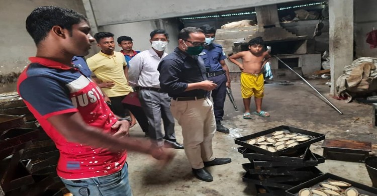 মির্জাপুরে বেকারি মালিককে জরিমানা