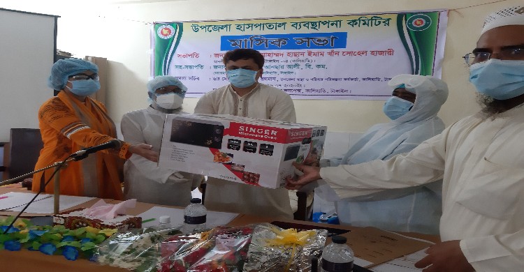 করোনার নমুনা সংগ্রহকারীদের মাঝে এমপির উপ