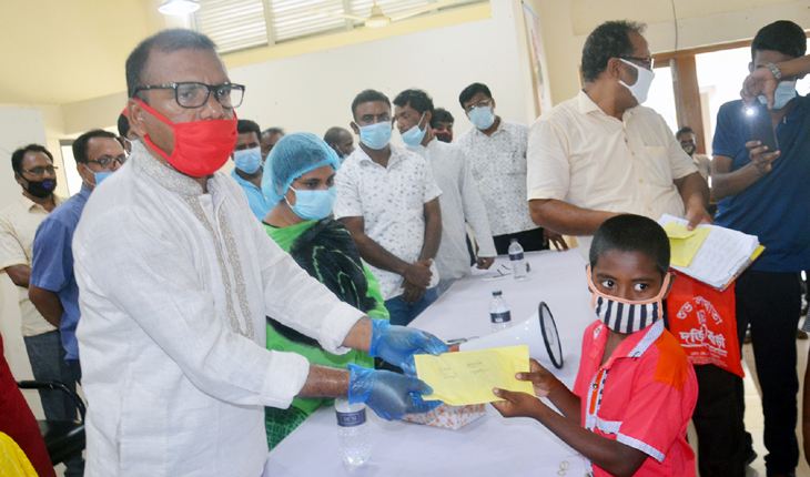 লালপুরে ক্ষুদ্র নৃ গোষ্ঠী শিক্ষার্থীদের মাঝে শিক্ষাবৃত্তি প্রদান লালপুরে ক্ষুদ্র নৃ গোষ্ঠী শিক্ষার্থীদের