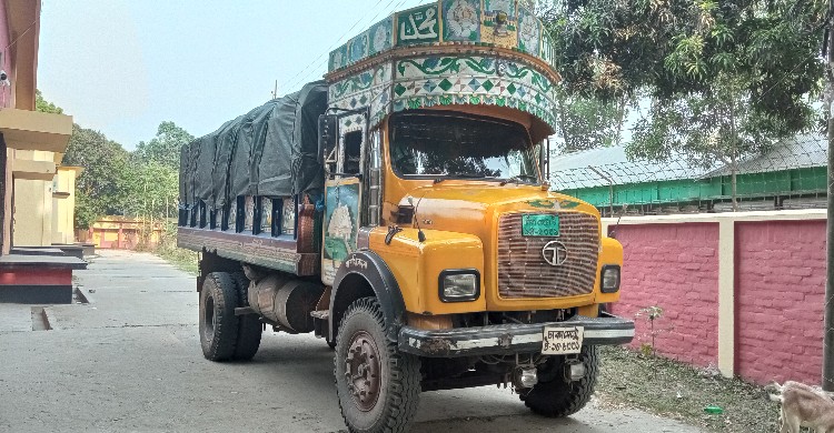 টাঙ্গাই‌লে গুদাম থে‌কে চাল পাচা‌র খাদ‌্য