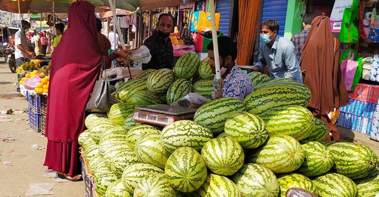 কালিয়াকৈরে কেজি দর থেকেও অনেক চড়া দামে তরমুজ বিক্রি  কালিয়াকৈরে কেজি দর থেকেও অনেক চড়া দামে