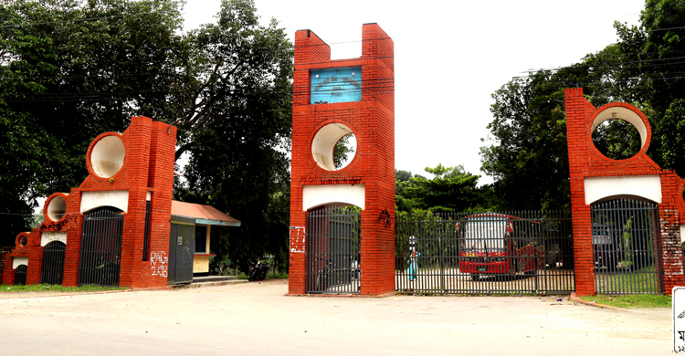 এবার বিবাহিত ছাত্রীদের হল ছাড়ার নোটিশ দি