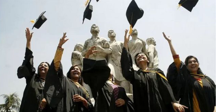 হলে বিবাহিত ছাত্রীর থাকতে মানা, কোথা থেকে এলো এ নিয়ম? হলে বিবাহিত ছাত্রীর থাকতে মানা, কোথা থেক