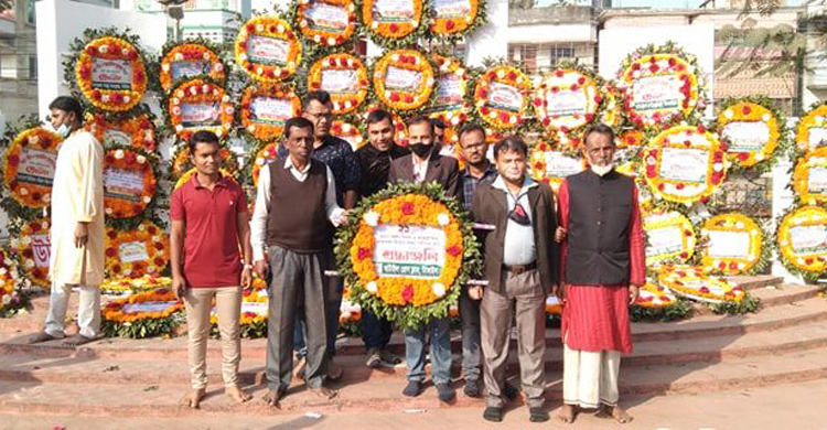 শহীদ মিনারে ঘাটাইল প্রেস ক্লাবের পুস্পস্