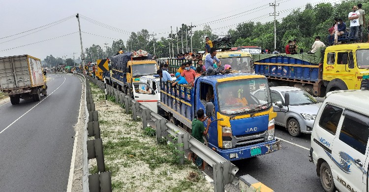 ঢাকা-টাঙ্গাইল বঙ্গবন্ধু সেতু মহাসড়কে ৩০