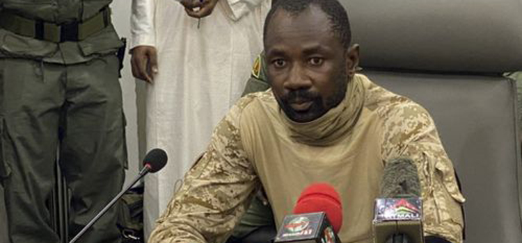 ঈদ নামাজ শেষে মালির প্রেসিডেন্টের ওপর ছু