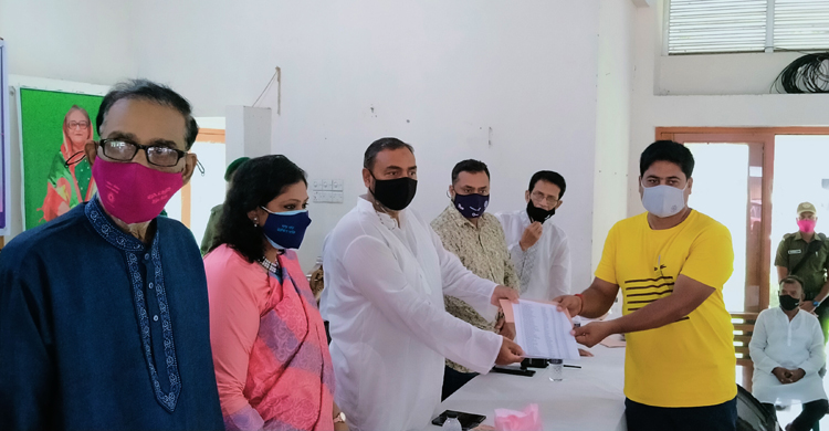 নাগরপুরে জিআর চাল বিতরণ নাগরপুরে জিআর চাল বিতরণ