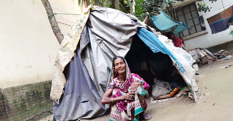 দুই দফায় শত শত ঘর দিলেও আমার ভাগ্যে জোটেনি দুই দফায় শত শত ঘর দিলেও আমার ভাগ্যে জোটে
