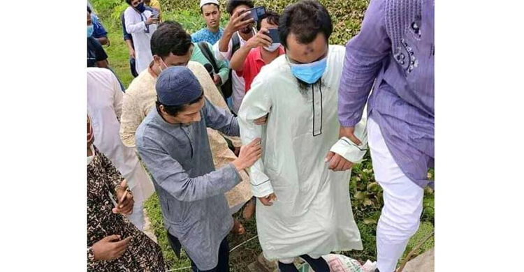  ডিবি কার্যালয়ে নেওয়া হয়েছে ত্ব-হা আদনান