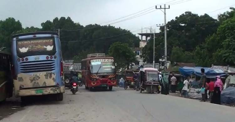 টাঙ্গাইলে লকডাউনের মধ্যেই চলছে দূরপাল্লা