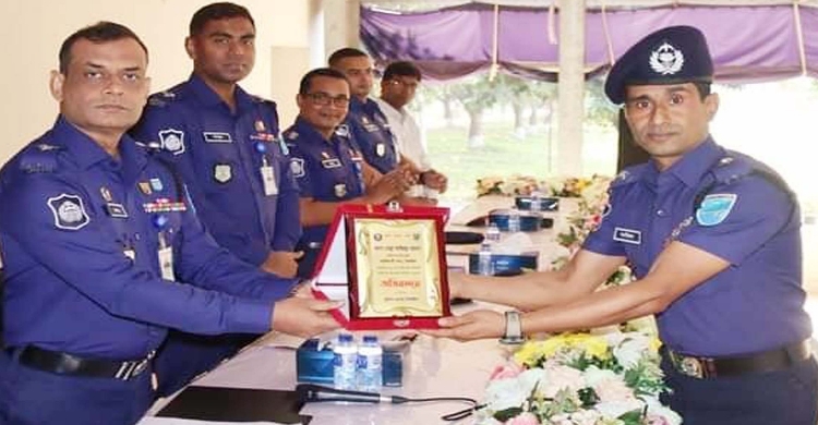 টাঙ্গাইলে শ্রেষ্ঠ ওসি কালিহাতীর মোল্লা আ