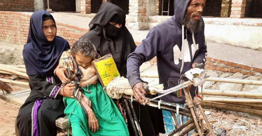 ইভিএম মেশিনের জীবনের প্রথম ও শেষ ভোট বৃদ্ধার  ইভিএম মেশিনের জীবনের প্রথম ও শেষ ভোট বৃদ