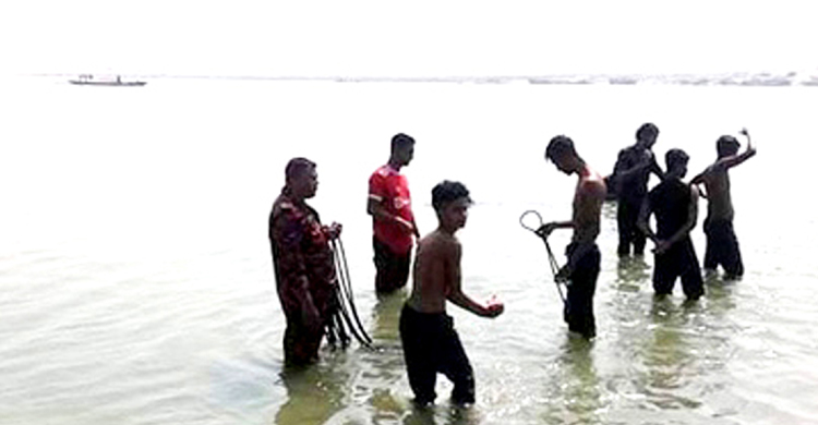 যমুনায় নিখোঁজের একদিন পর স্কুলছাত্রের ম
