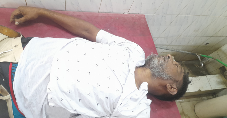 চাকরি জাতীয়করণের মানববন্ধনে গিয়ে কলেজ শি