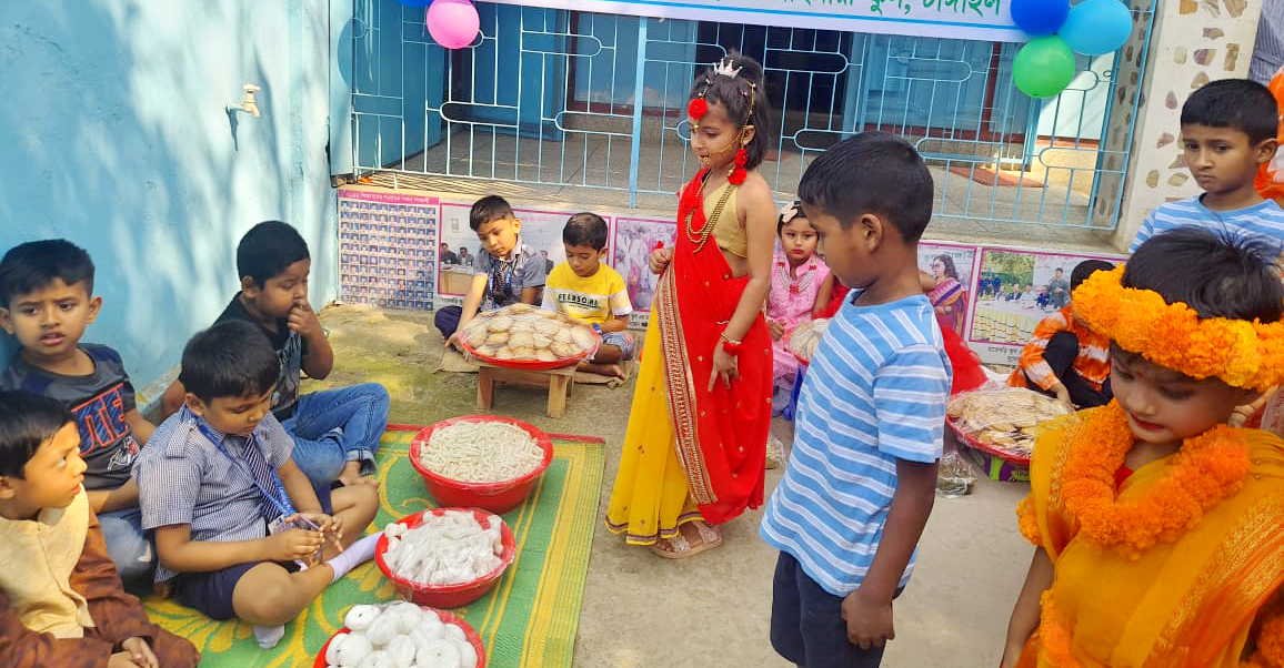 মেলার ক্রেতা-বিক্রেতা শিশুরাই !