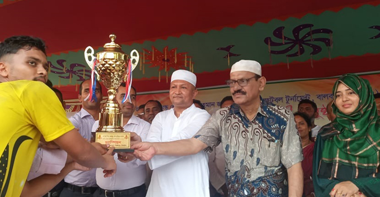 মির্জাপুরে বঙ্গবন্ধু গোল্ডকাপ ফুটবলে উয়ার্শী চ্যাম্পিয়ন মির্জাপুরে বঙ্গবন্ধু গোল্ডকাপ ফুটবলে উয়া