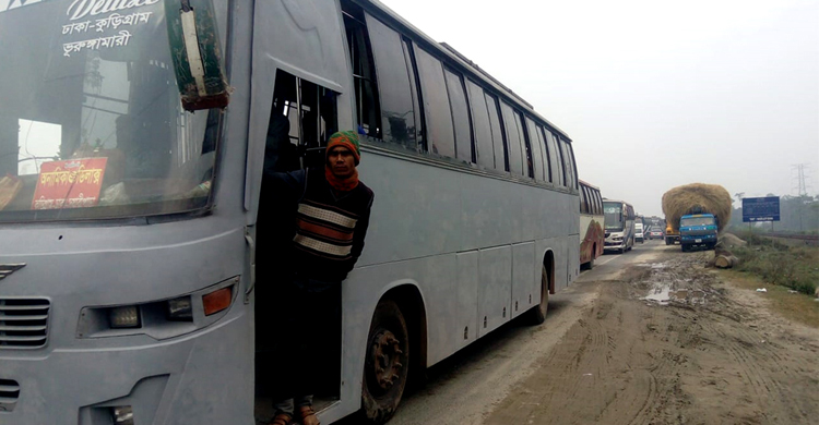 বঙ্গবন্ধু সেতুর ওপর দুর্ঘটনা: ভয়াবহ যানজ