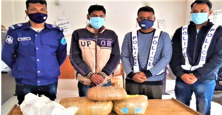 নাগরপুরে ৪ কেজি গাঁজাসহ মাদক ব্যবসায়ী জহুরুল গ্রেফতার নাগরপুরে ৪ কেজি গাঁজাসহ মাদক ব্যবসায়ী জহ