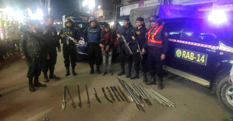 টাঙ্গাইলে দেশীয় অস্ত্রসহ গাড়ি চালক গ্রেফ