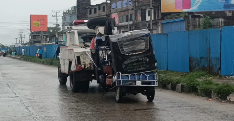 টাঙ্গাইলে বাস-অটোরিকশার সংঘর্ষে চালকসহ ন