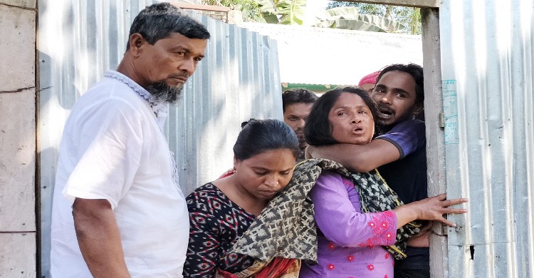 মাকে অপমান করায় ফাঁসিতে ঝুলে আত্মহত্যা স